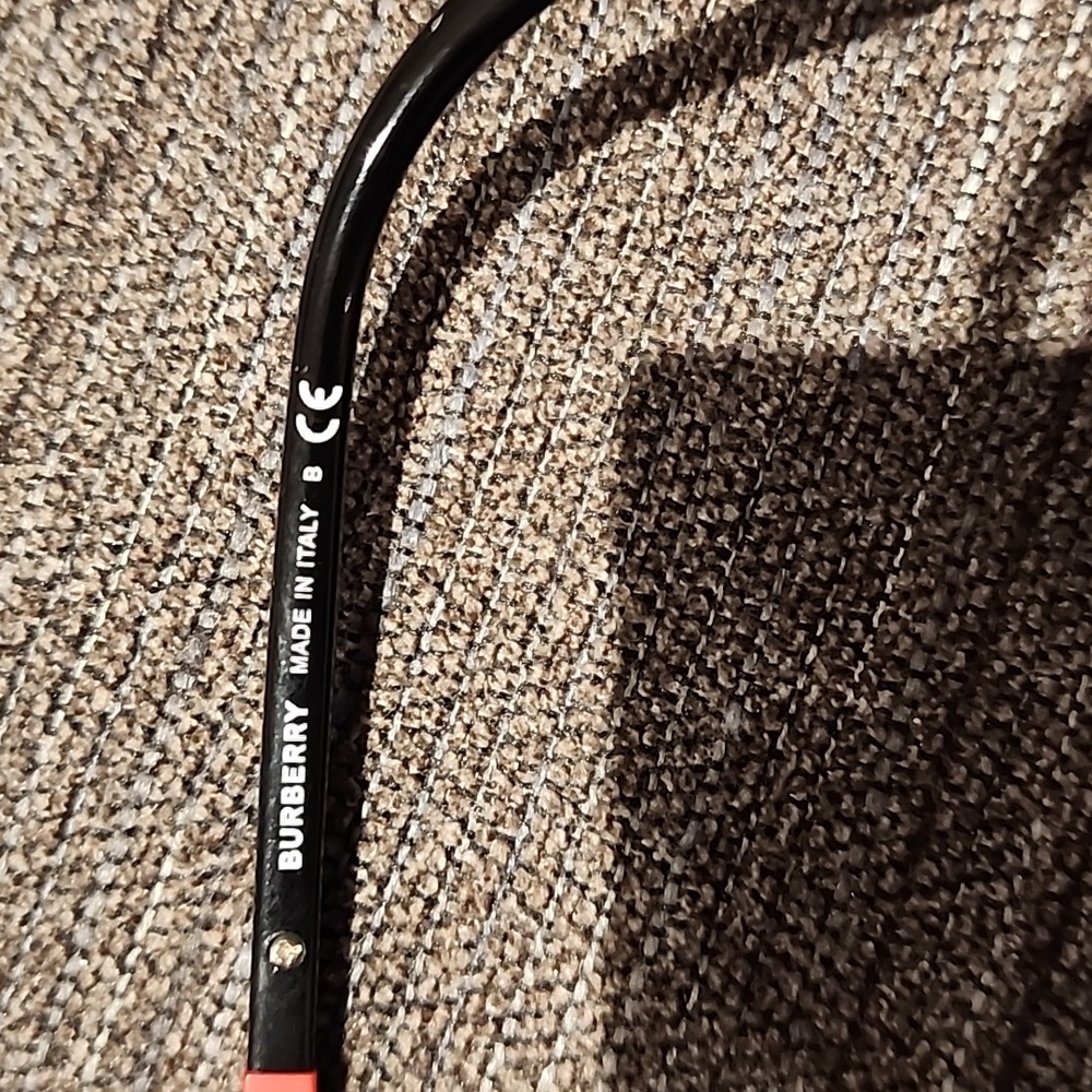 Burberry Sunglasses - Picture 4 of 4